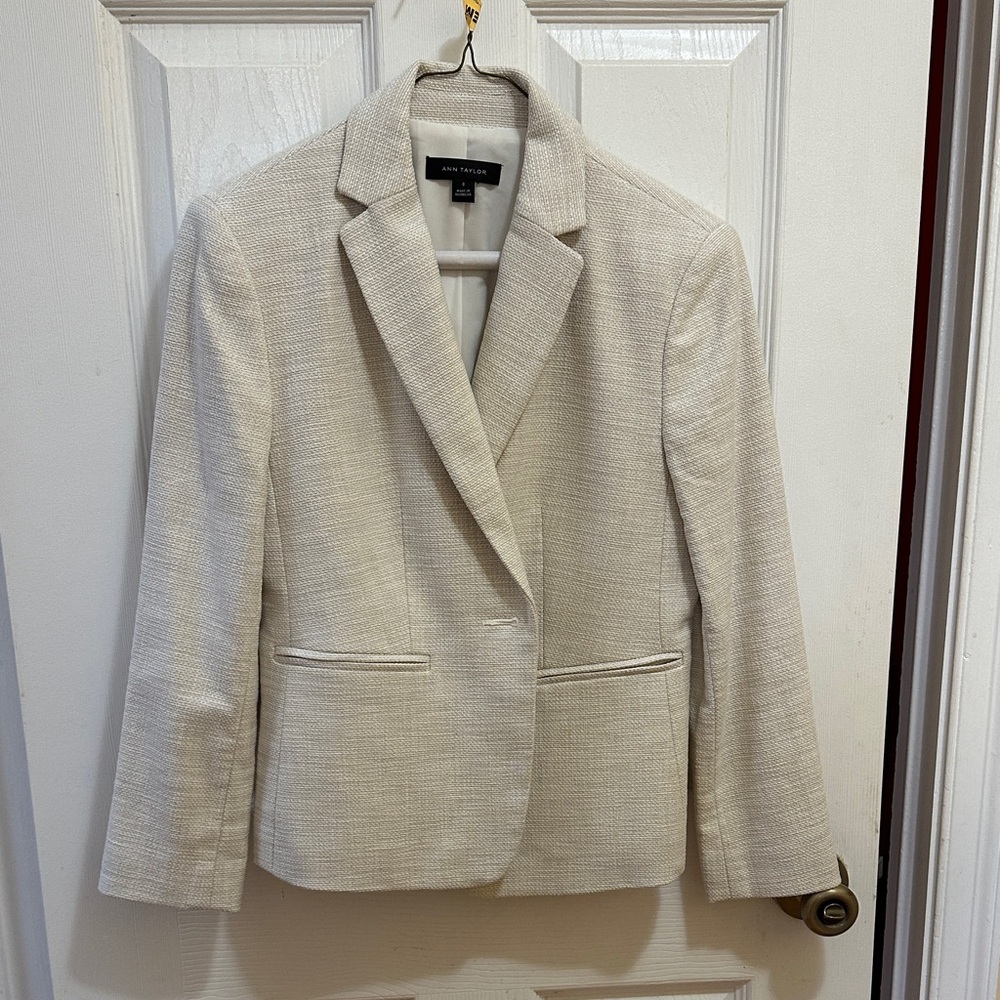 ANN TAYLOR  Women's Elegant Cream Suit Jacket SIZE 0 like new